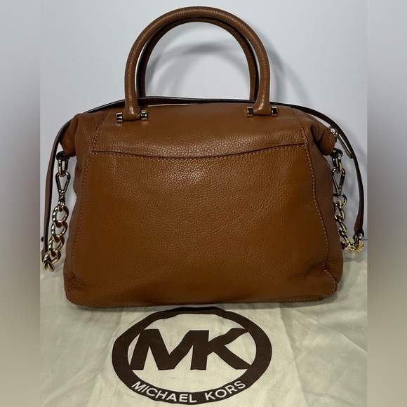 Michael Kors satchel bag in a brown pebbled leather finish - Picture 2 of 8